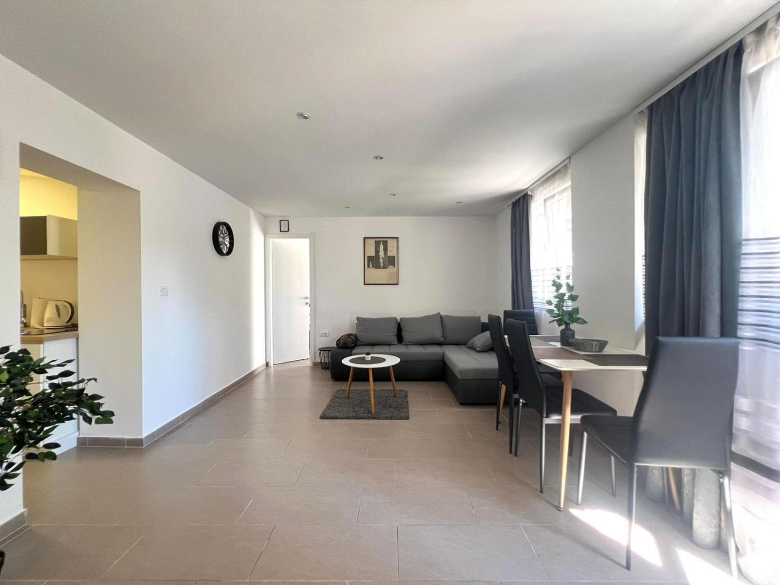 Azzurro Mare Apartment Pula Exterior photo